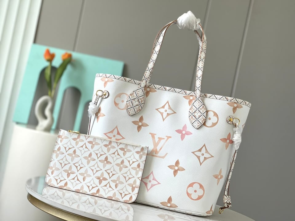 Louis Vuitton M22978 Neverfull MM Beige Monogram view 4