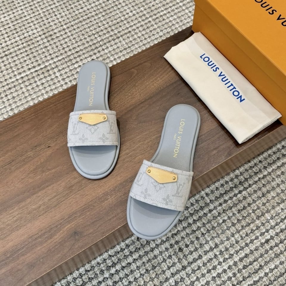 Louis Vuitton Lily Flat Mule Gray 1Agxaa view 3