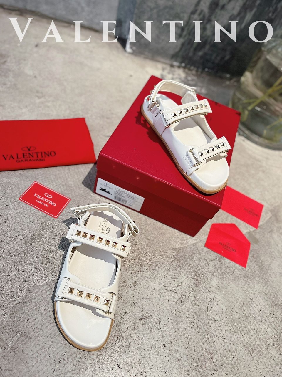 Valentino Garavani Rockstud Flat Sandal In Nappa Leather For Woman In White view 5