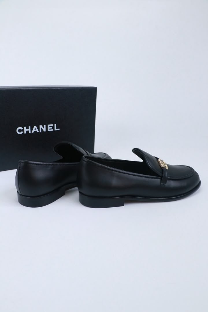Chanel Calfskin Loafers with CC Turnlock Logo Black Calfskin G39835 view 8
