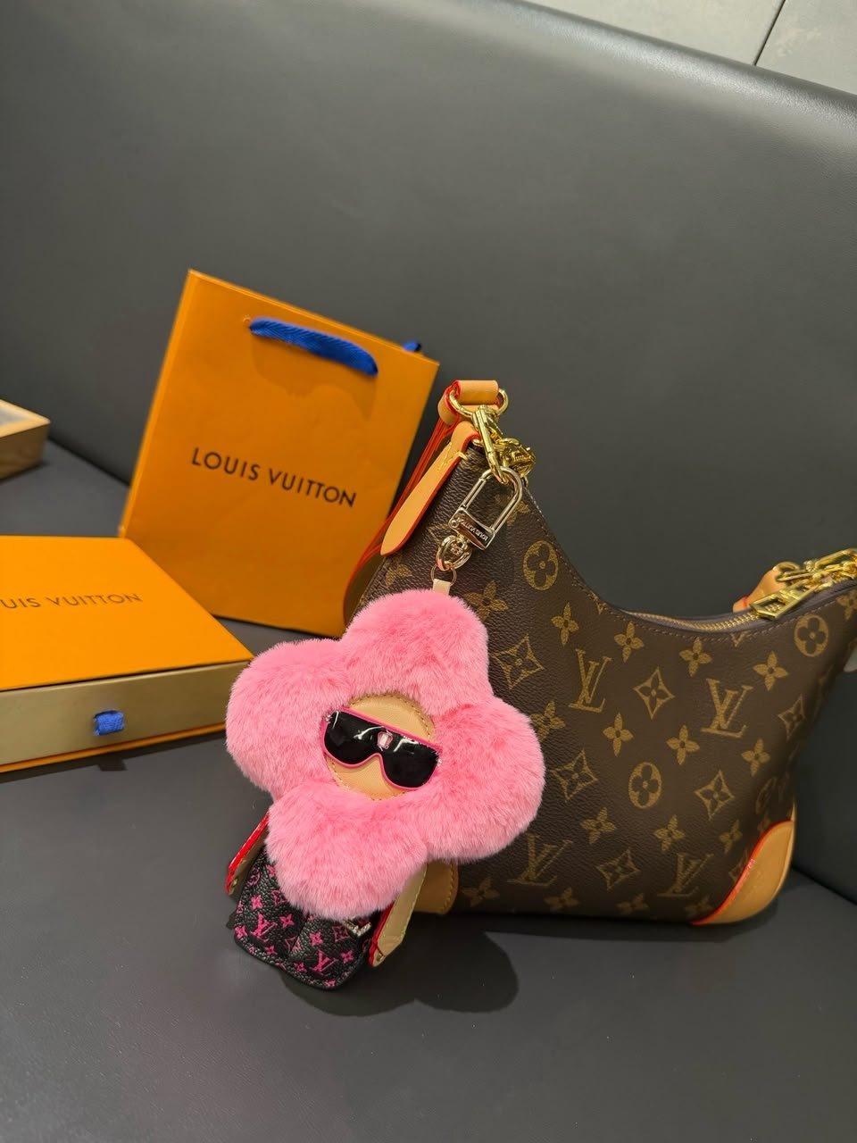 Louis Vuitton Vivienne Fashionista Bag Charm M01743 Pink 18cm/7.1in view 2
