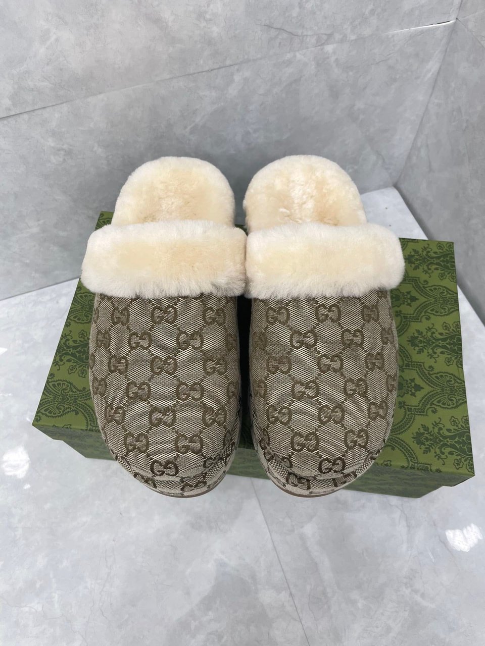 Gucci Slipper Mit Gg Horsebit Monogram In Brown view 6
