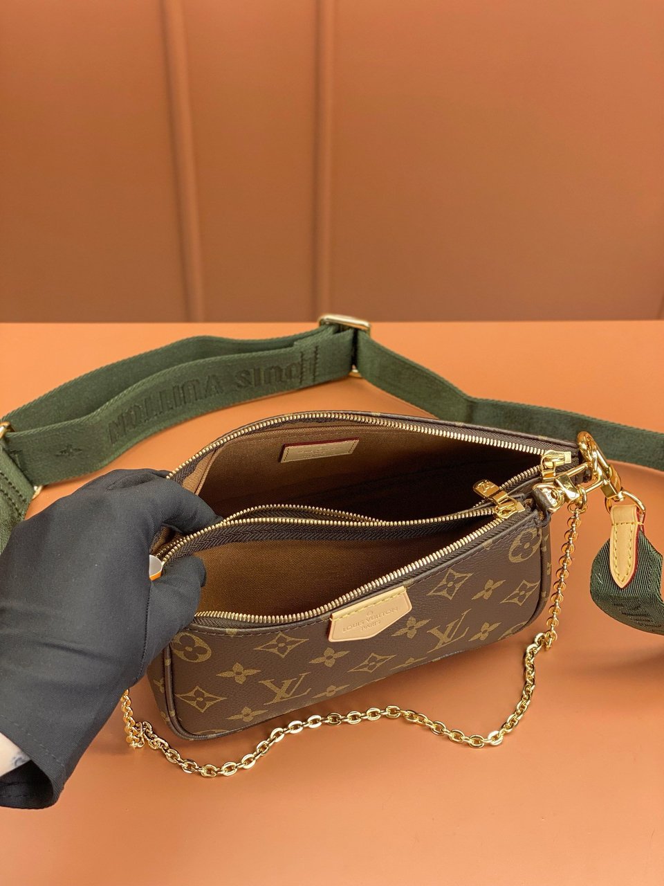Louis Vuitton Multi Pochette Accessoires Khaki 24Cm M44813 view 14
