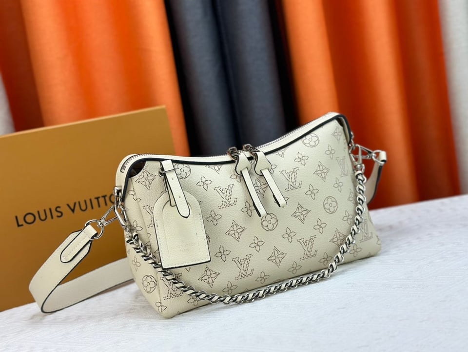 Louis Vuitton Hand It All Pm Creme 29Cm M24114 view 8