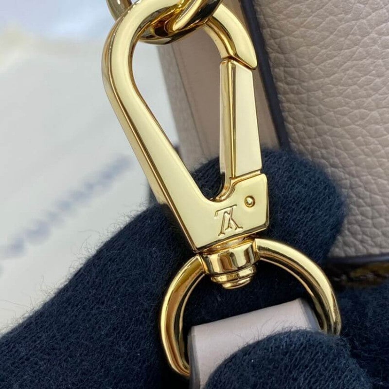 Louis Vuitton On My Side Mm 30Cm Greige view 4