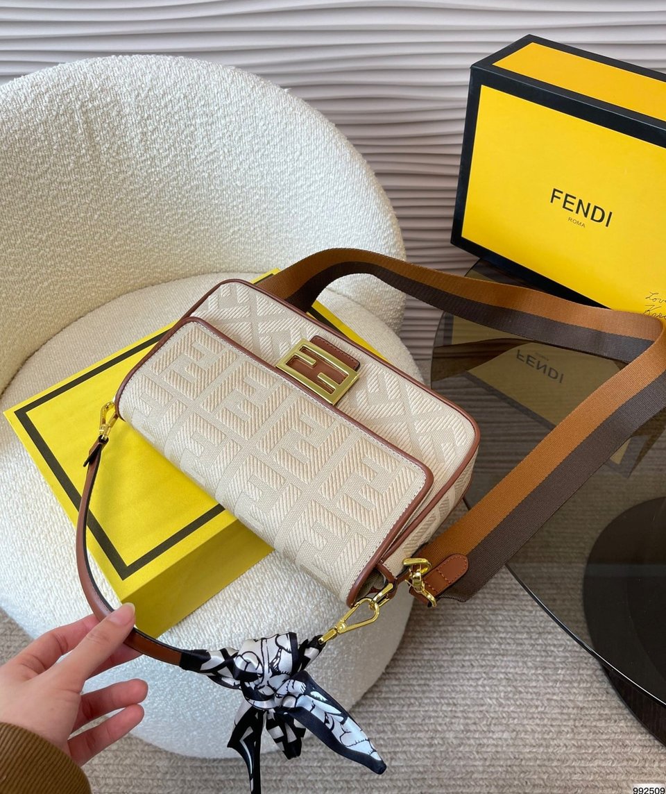 Fendi Baguette Natural Straw Bag With Ff Embroidery 26Cm view 7