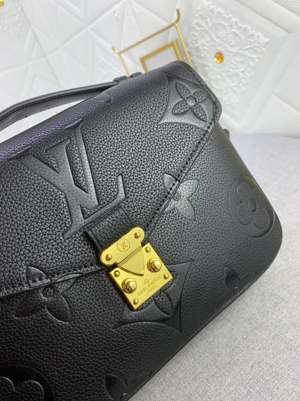 Louis Vuitton Pochette Metis Black 25Cm view 6