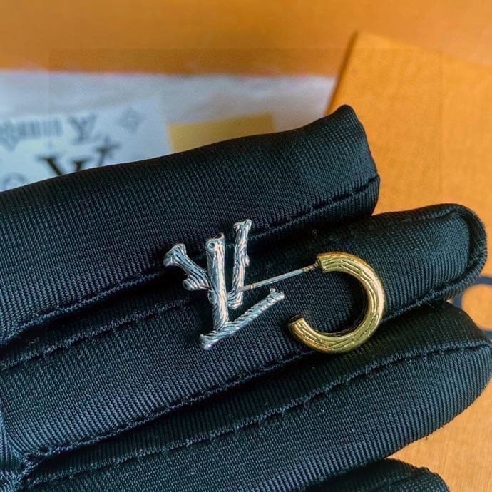 Louis Vuitton Earrings view 5