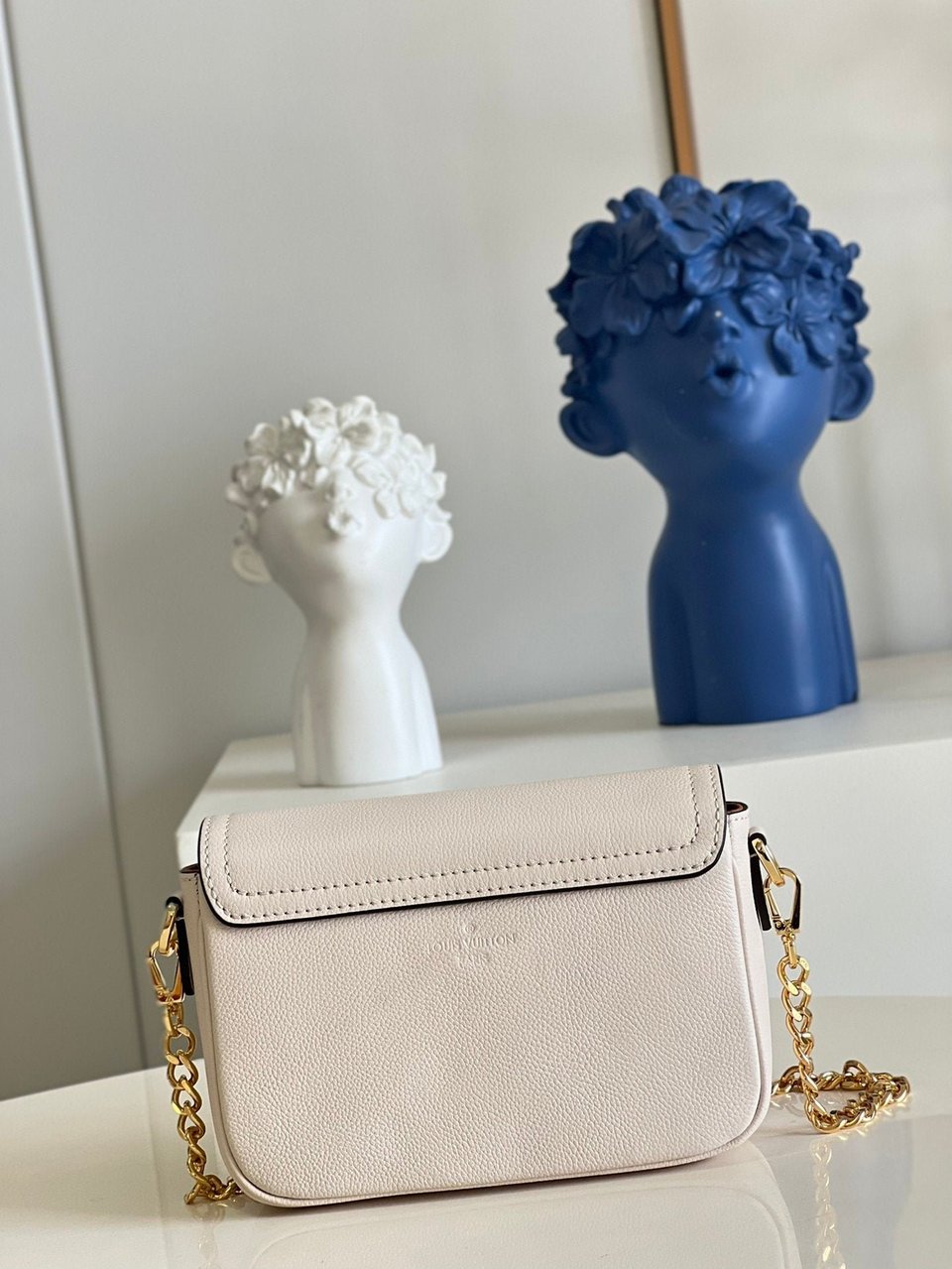 Louis Vuitton Lockme Tender 19Cm Quartz White Bag view 6