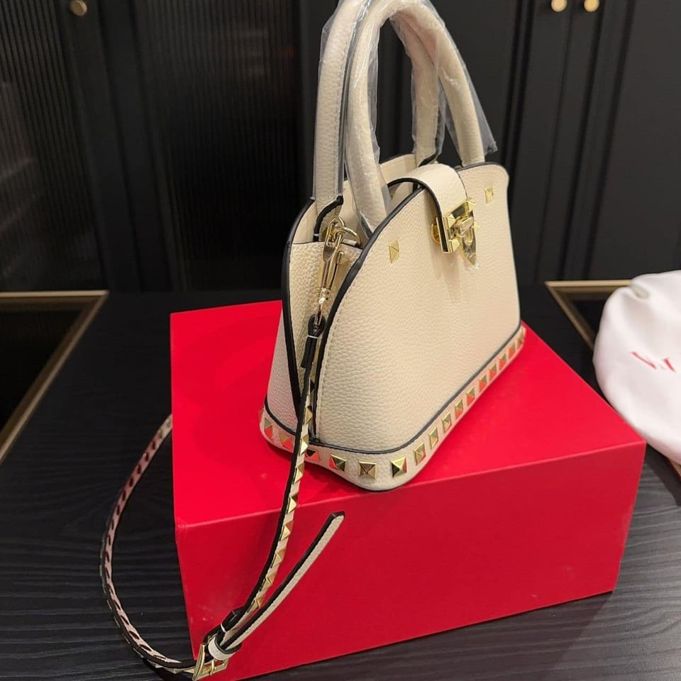 Valentino Garavani Rockstud Handbag In Grainy White 21Cm view 5