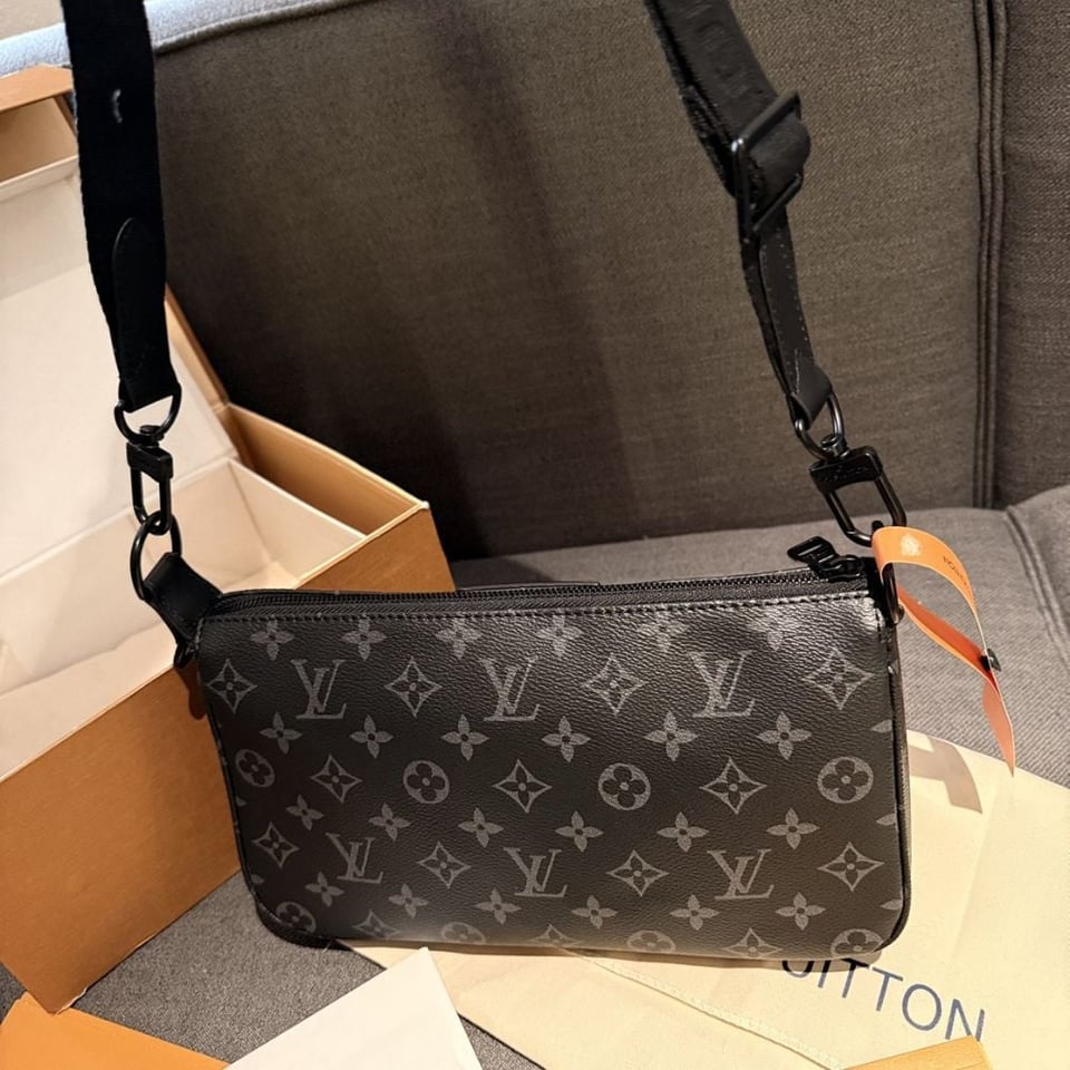 Louis Vuitton Pochette Accessoire Bag Black 24Cm view 7