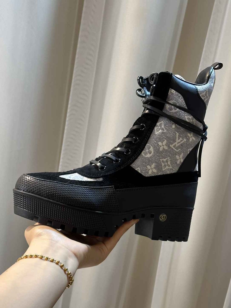 Louis Vuitton Laureate Platform Desert Boot Grey 1Ab2X9 view 5