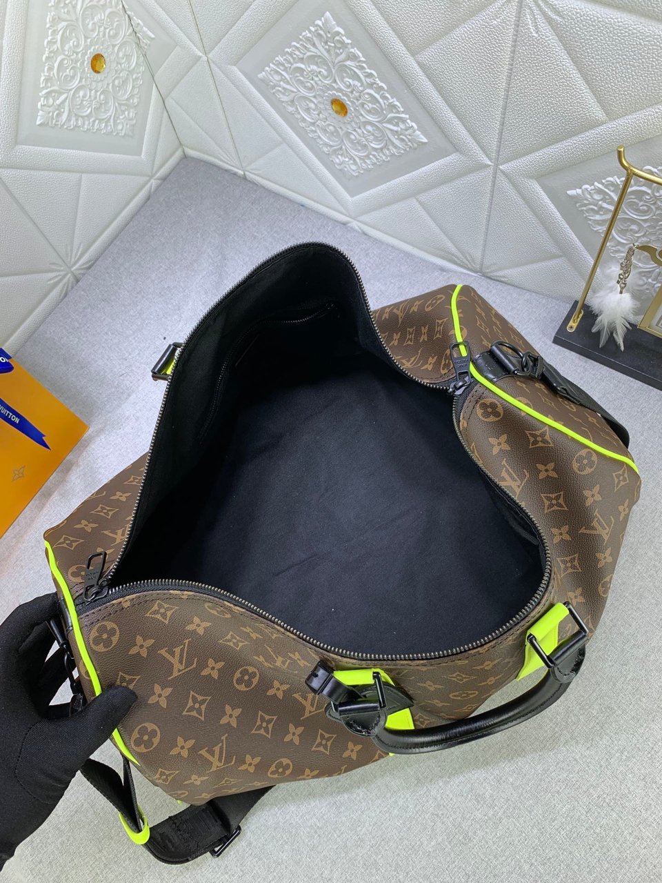 Louis Vuitton Keepall Bandouli Re 50 Brown And Chartreuse Macassar Canvas M45866 view 3