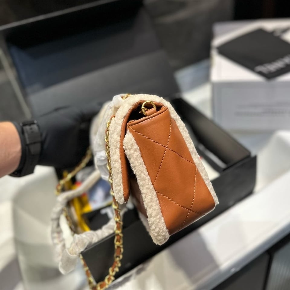Chanel Flap Bag Shearling Beige And Brown 23Cm view 5