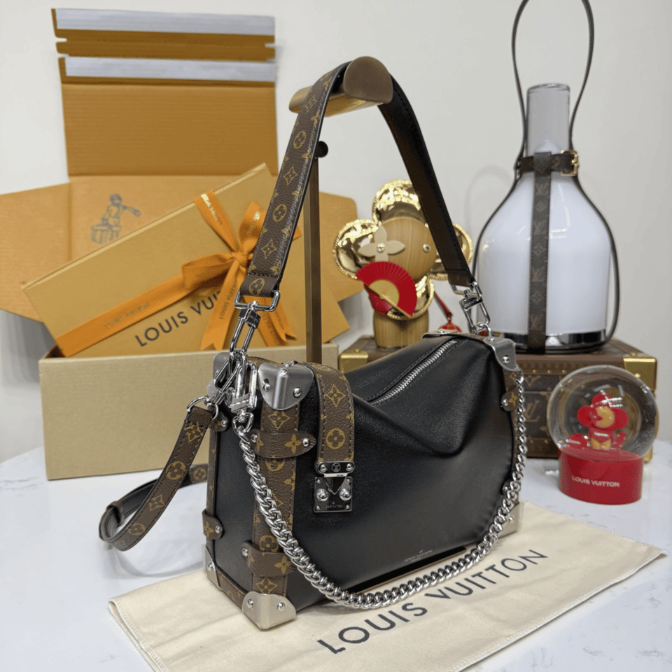 Louis Vuitton Side Trunk M15195 23.5cm/9.3in view 9