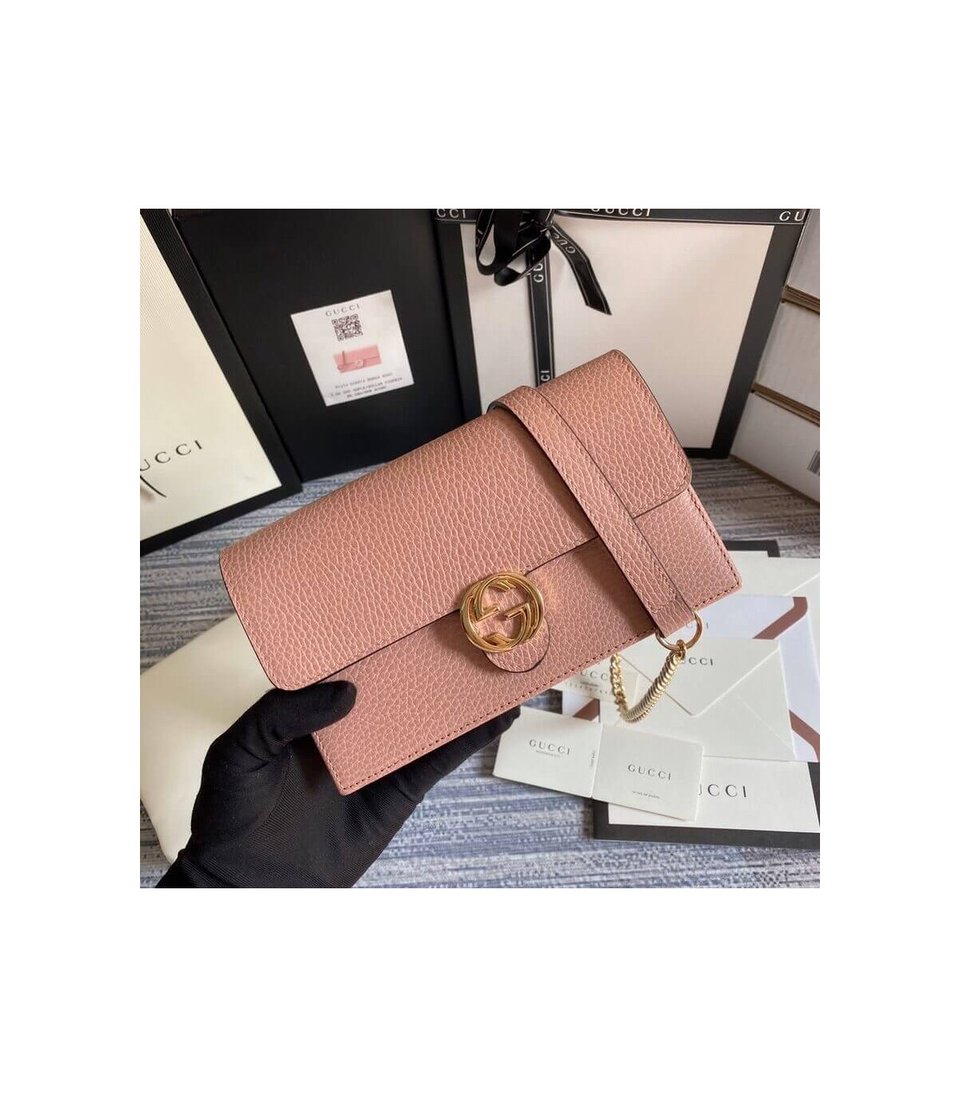 Gucci GG Interlocking Wallet On Chain Pink view 4