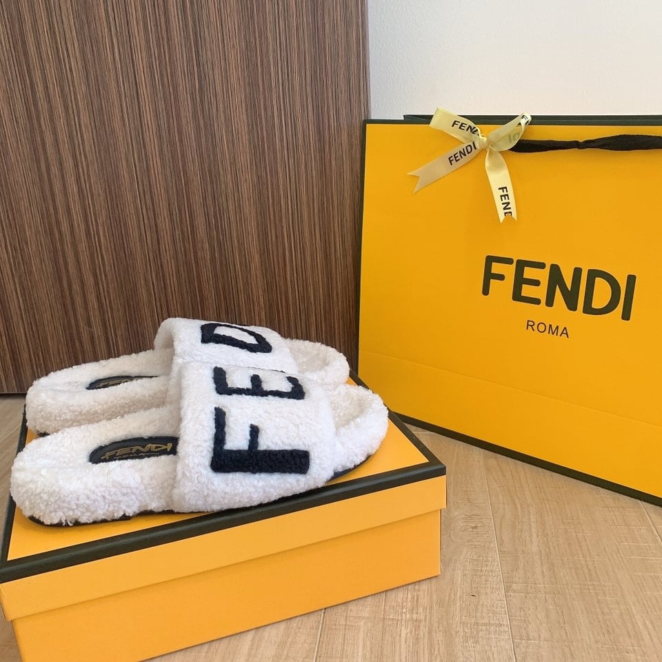 Fendi Fleece Black Text Slippers White view 7