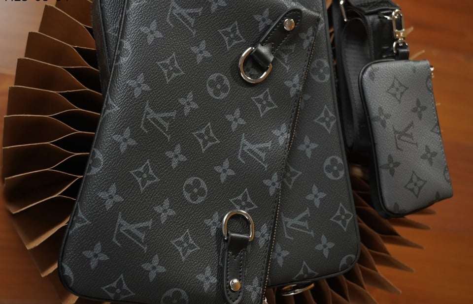 Louis Vuitton Trio Messenger 25Cm M69443 view 4