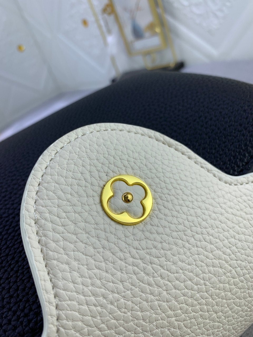 Louis Vuitton Capucines Bb Black Greige 27Cm view 7