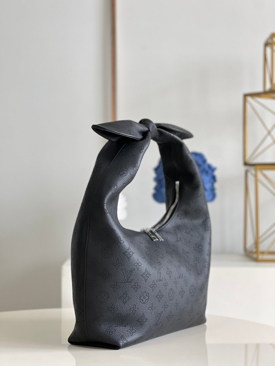 Louis Vuitton Why Knot Mm Black view 3