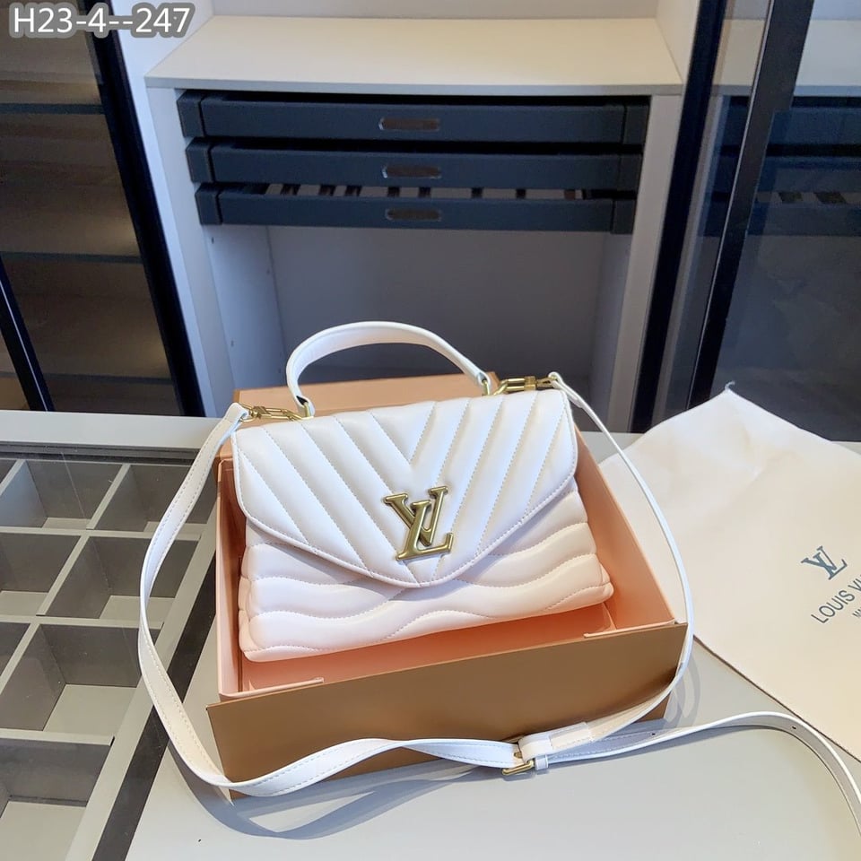 Louis Vuitton Hold Me Bag White 27Cm M21797 view 3