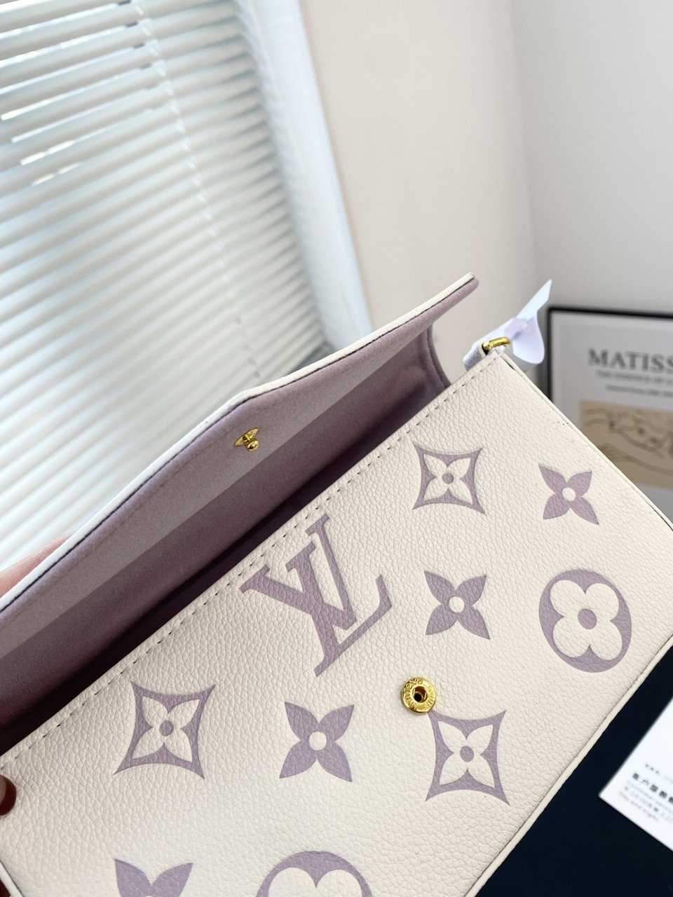 Louis Vuitton Pochette Felicie Bag In Latte And Bubble Tea 22Cm view 7