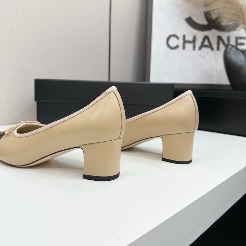 Chanel CC Cap Toe Mid Heel Pumps Beige/Black – Heel 4.5cm view 9