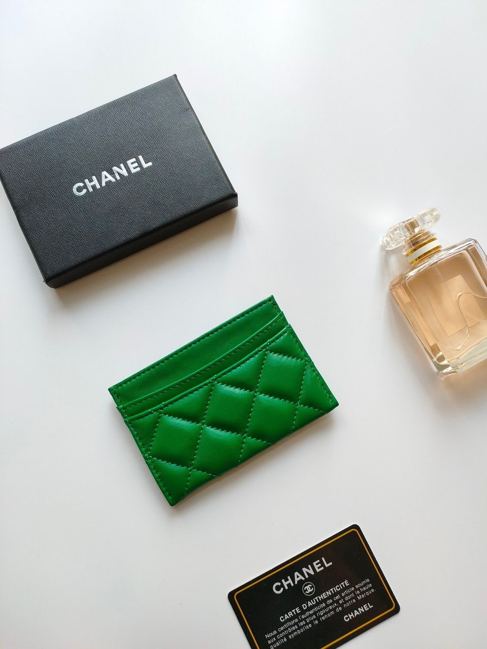 Chanel Card Holder 11.2 Green Calfskin Gold Icon view 4