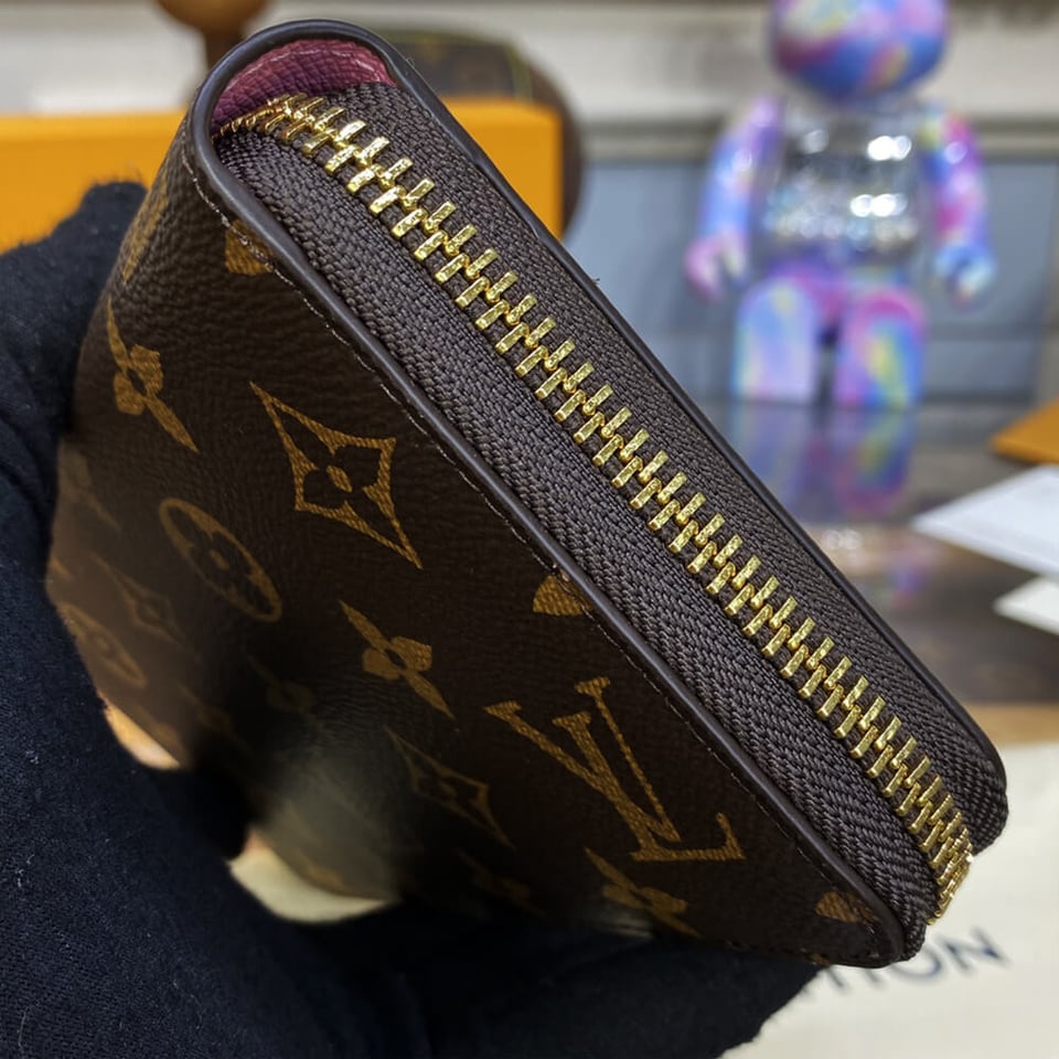 Louis Vuitton Christmas Animation 2022 Zippy Wallet Pink view 7