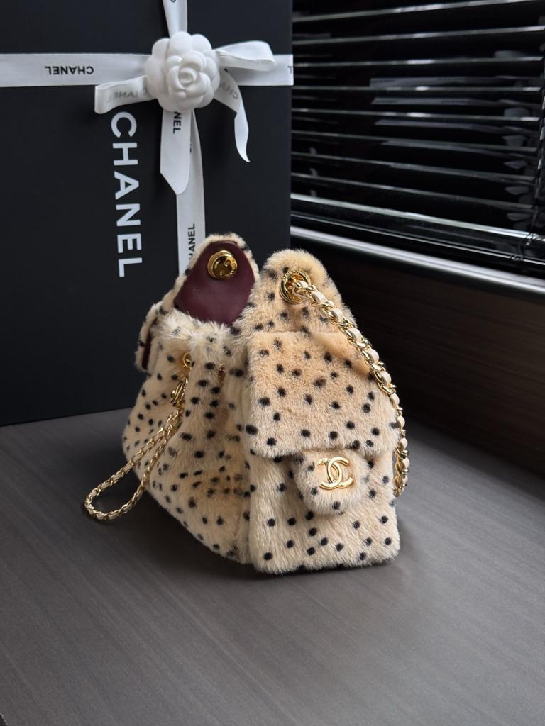 Chanel 25 Mini Métiers D’art Handbag Light Beige And Black 22cm/8.7in view 9