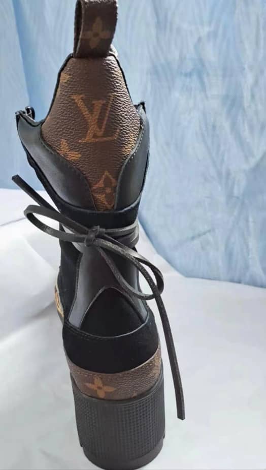 Louis Vuitton Laureate Platform Desert Boots Black 1A5Nnu view 3