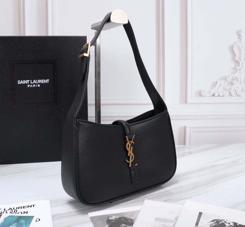 Saint Laurent Le 5 A 7 Hobo Bag In Smooth Leather Black Gold 23Cm view 8