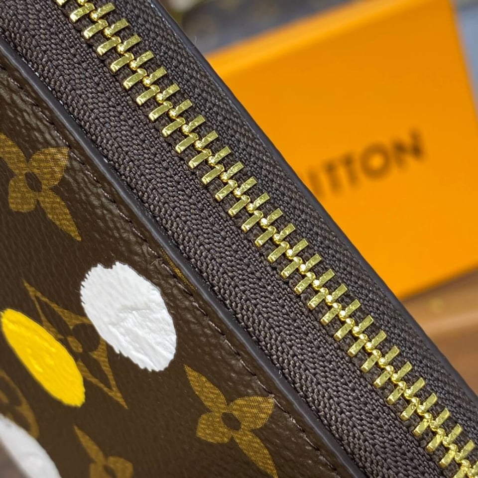 Louis Vuitton x Yayoi Kusama Zippy Wallet view 7