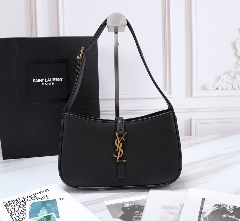 Saint Laurent Le 5 A 7 Hobo Bag In Smooth Leather Black Gold 23Cm view 11