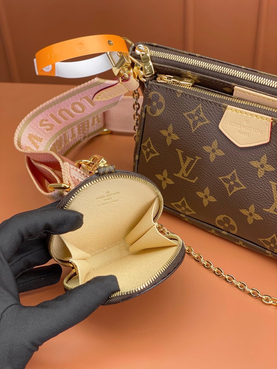 Louis Vuitton Multi Pochette Accessoires Pink 24Cm M44840 view 8