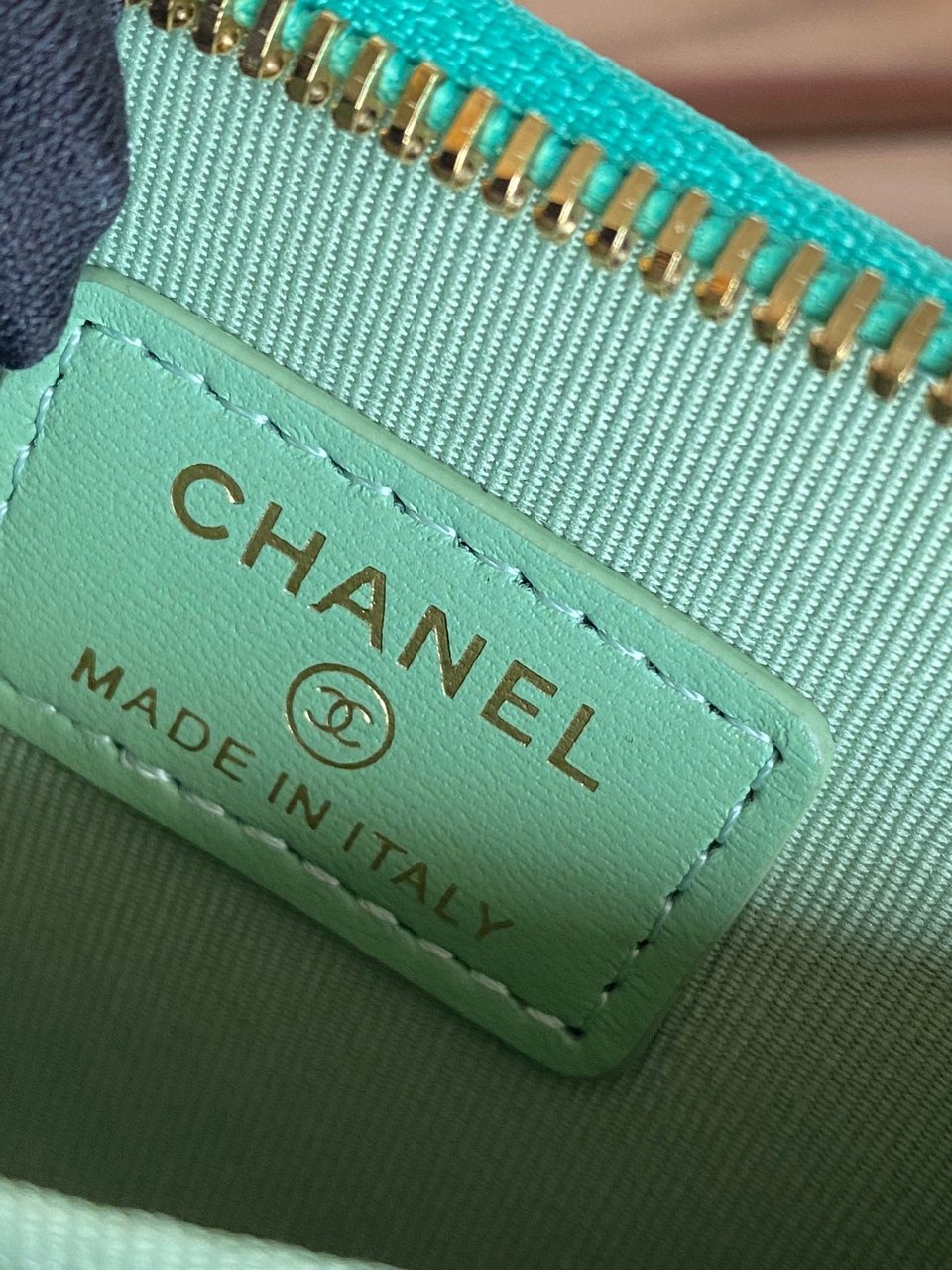 Chanel Zipped Wallet 11Cm Green Caviar Gold Hardware view 7