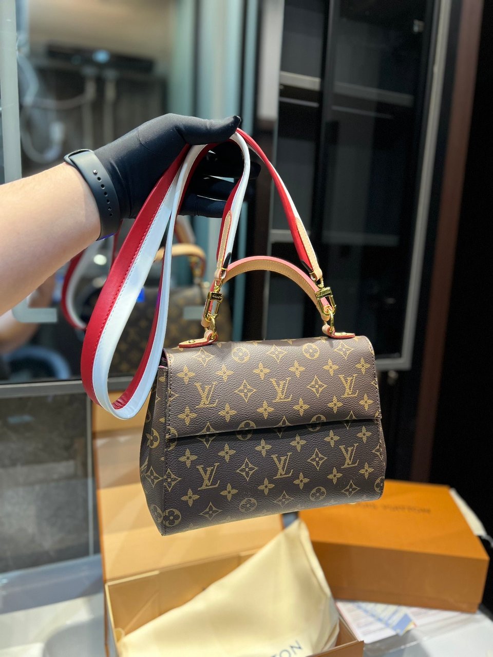 Louis Vuitton Cluny Brown Beige And Red Strap 25Cm view 4