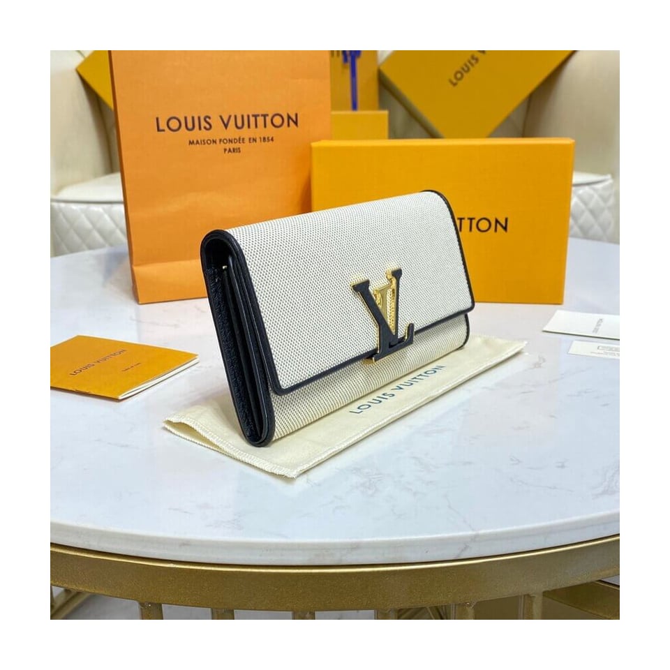 Louis Vuitton Capucines Wallet view 6