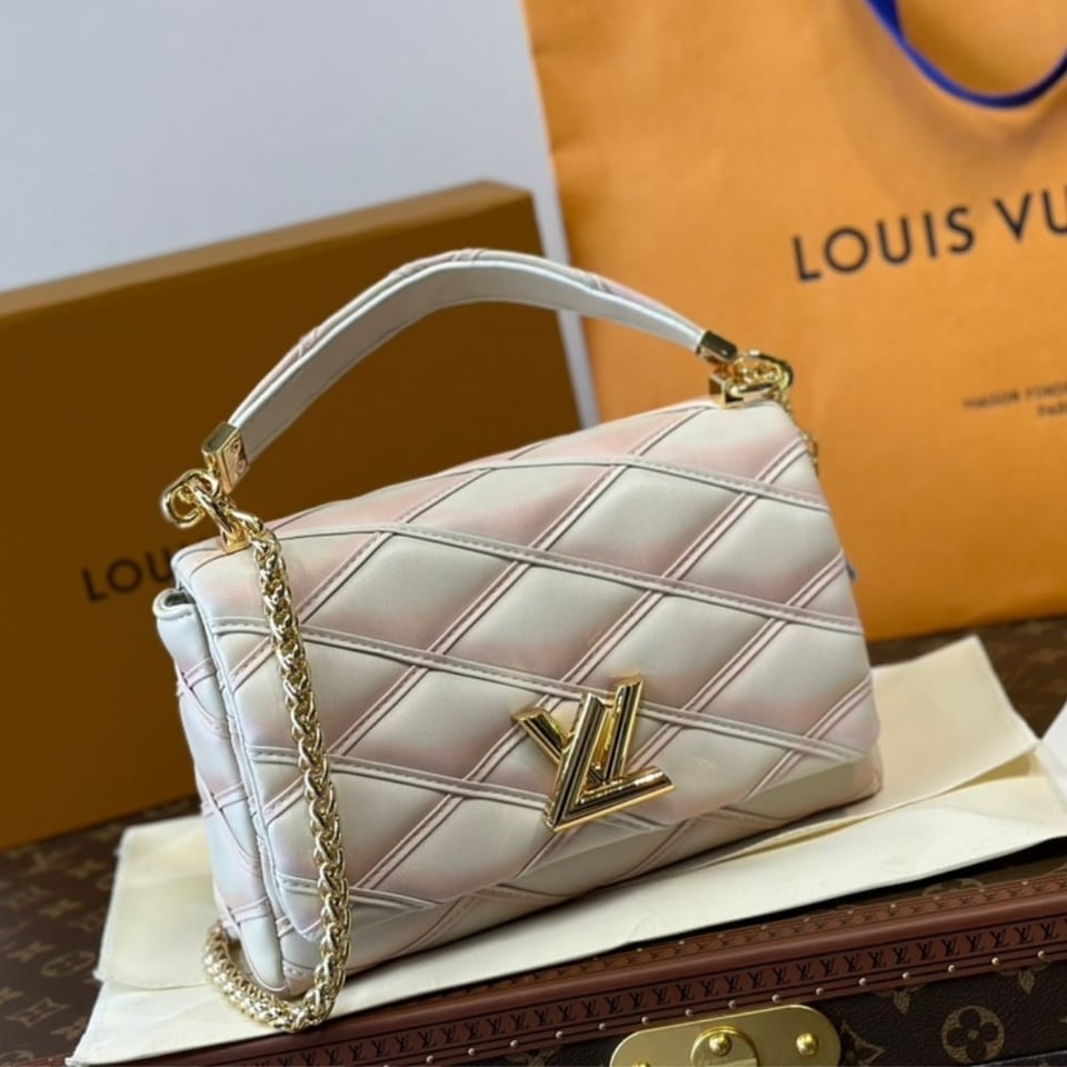 Louis Vuitton Go 14 Mm Bag Argile 22Cm M14282 view 3