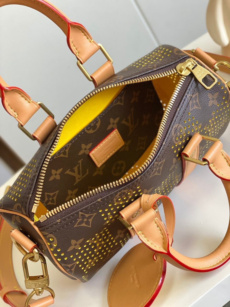 Louis Vuitton Keepall Bandoulière Bag 25cm/9.8in Monogram Pattern/Yellow Color M29296 view 8
