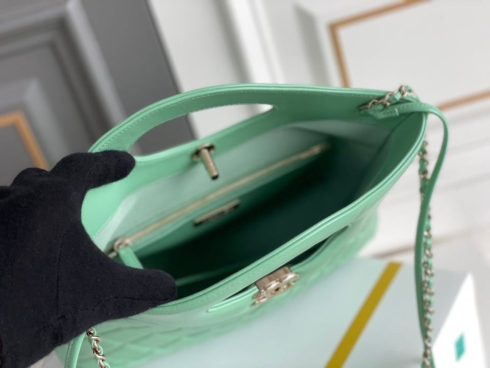 Chanel 24S31 Shopping Bag 30Cm Light Green Lambskin Silver Hardware view 4