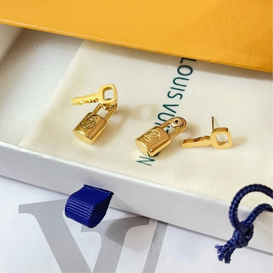 Louis Vuitton Lock It Earrings Gold view 6