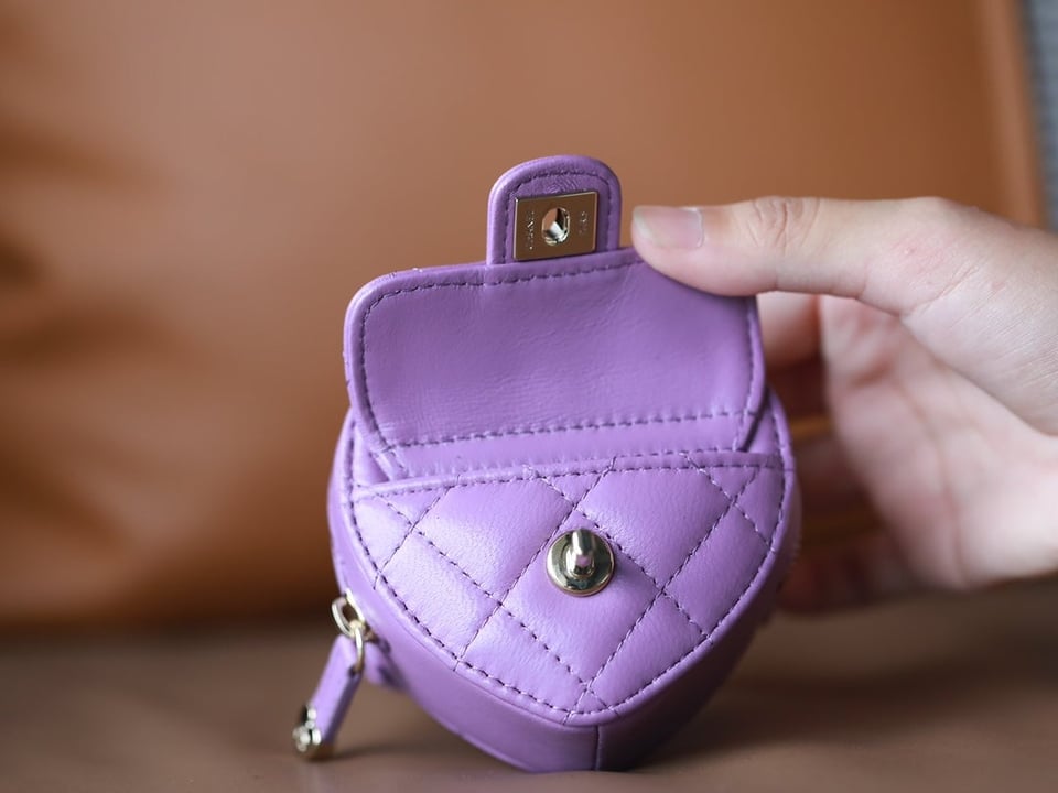Chanel Heart Coin Purse 8.5 Purple Calfskin view 3