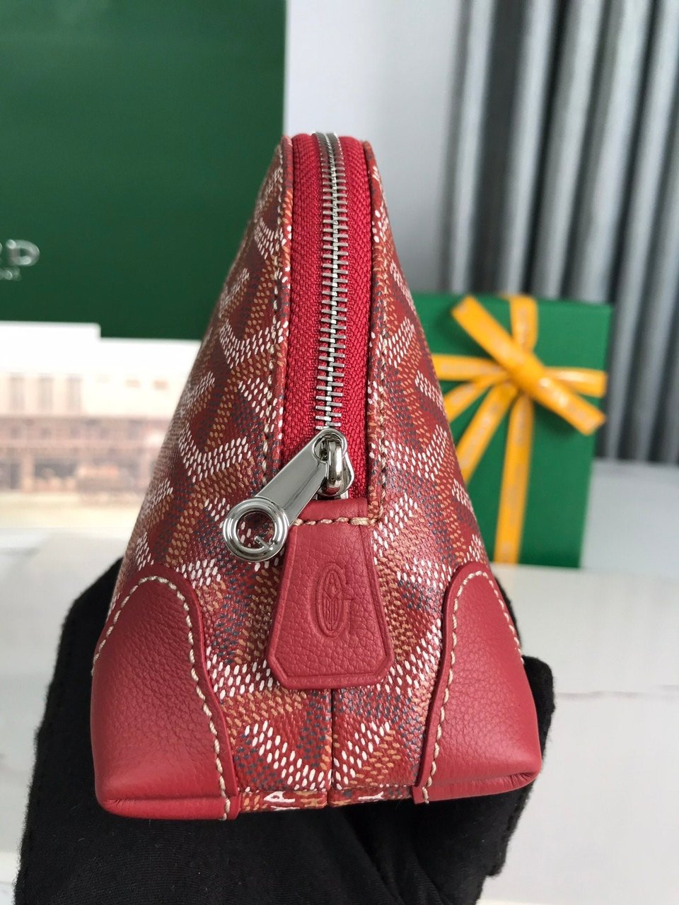 Goyard Vendôme Cosmetic Pouch 17 Cm Classic Red Goyardine Canvas And Calfskin Trim view 5