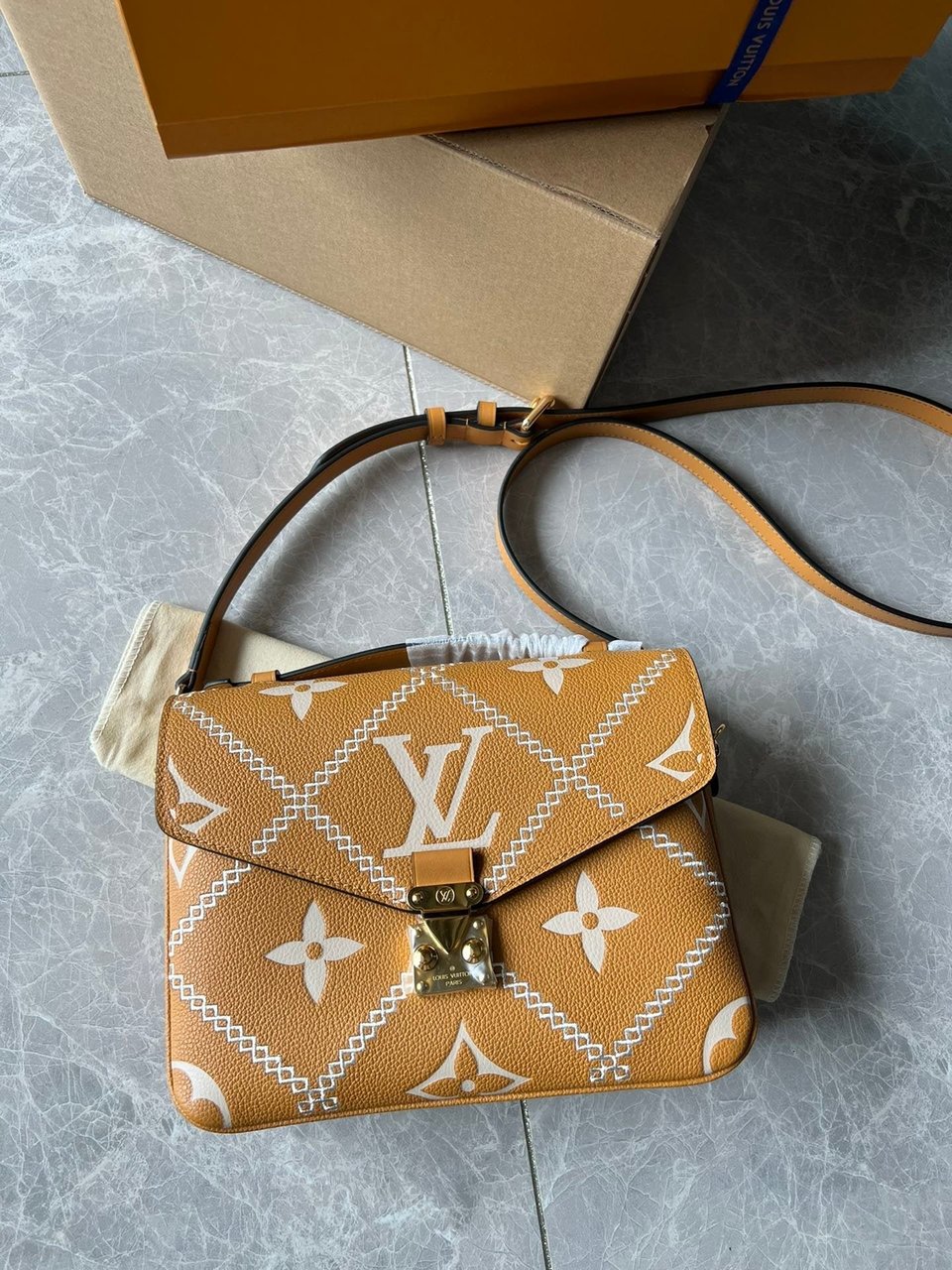 Louis Vuitton Pochette M Tis 25Cm Brown Bag view 3