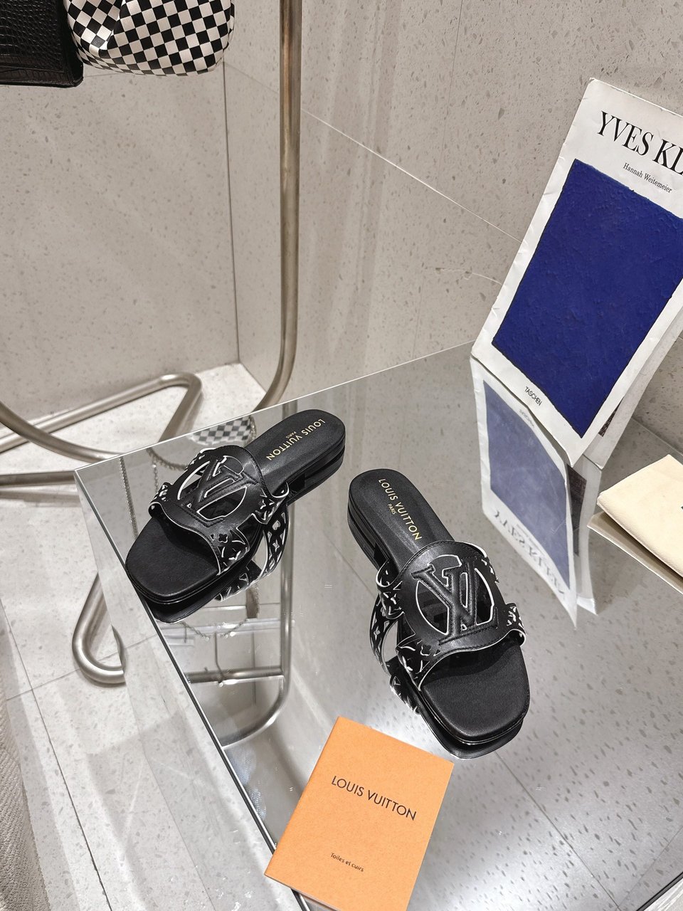 Louis Vuitton LV Isola Flat Mule Black 1AGYOE view 6
