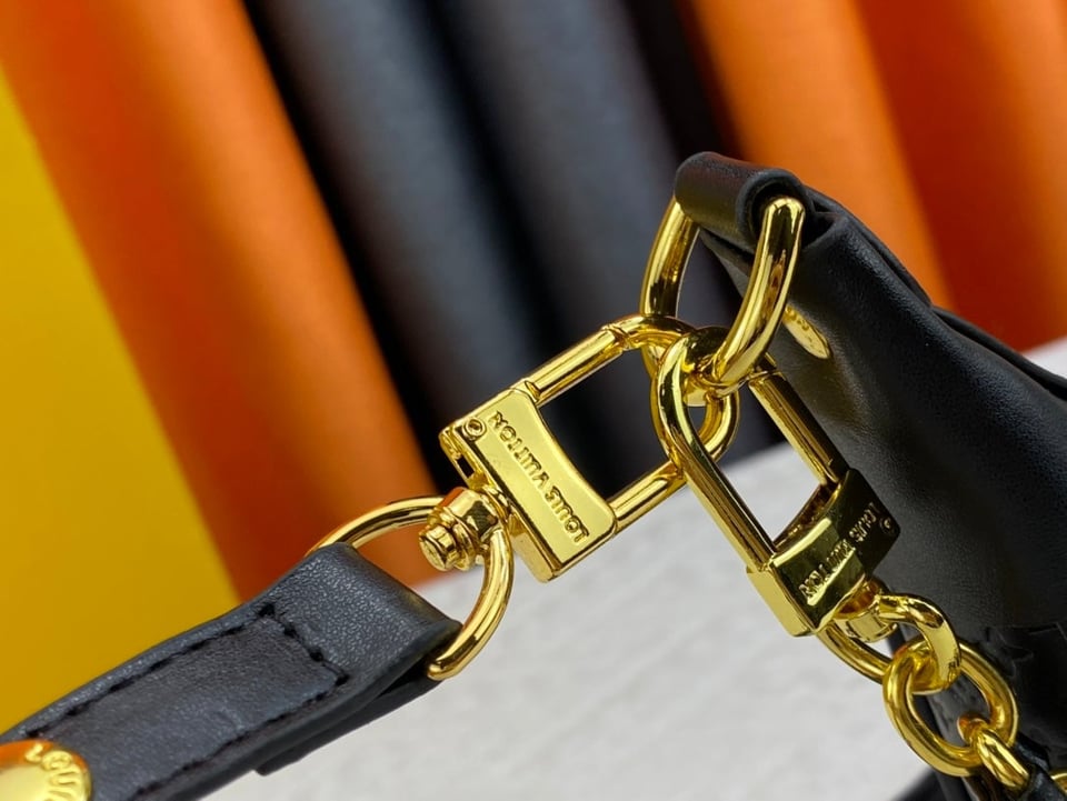 Louis Vuitton Loop Baguette Bag Black 23Cm M22591 view 6