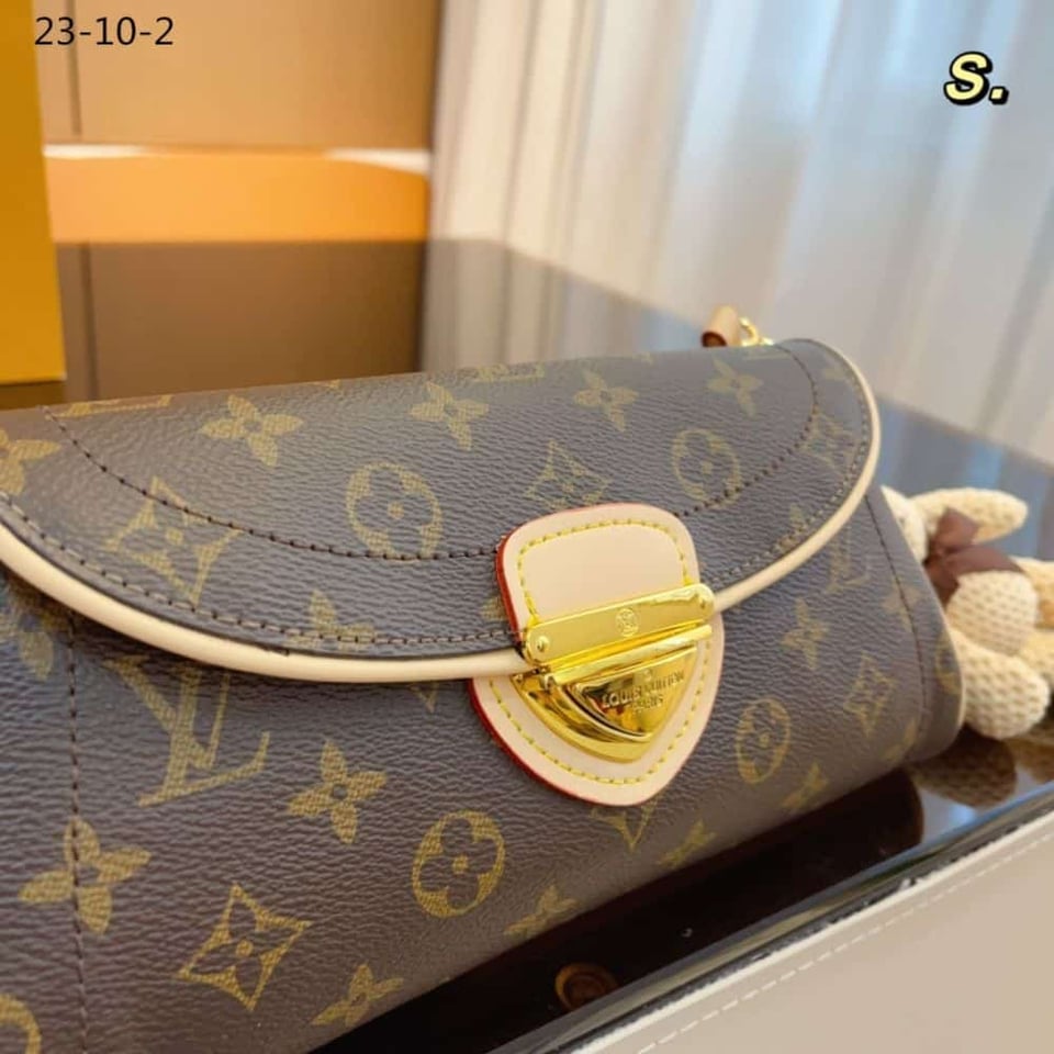 Louis Vuitton Monogram Beverly Pochette Brown 25Cm view 4