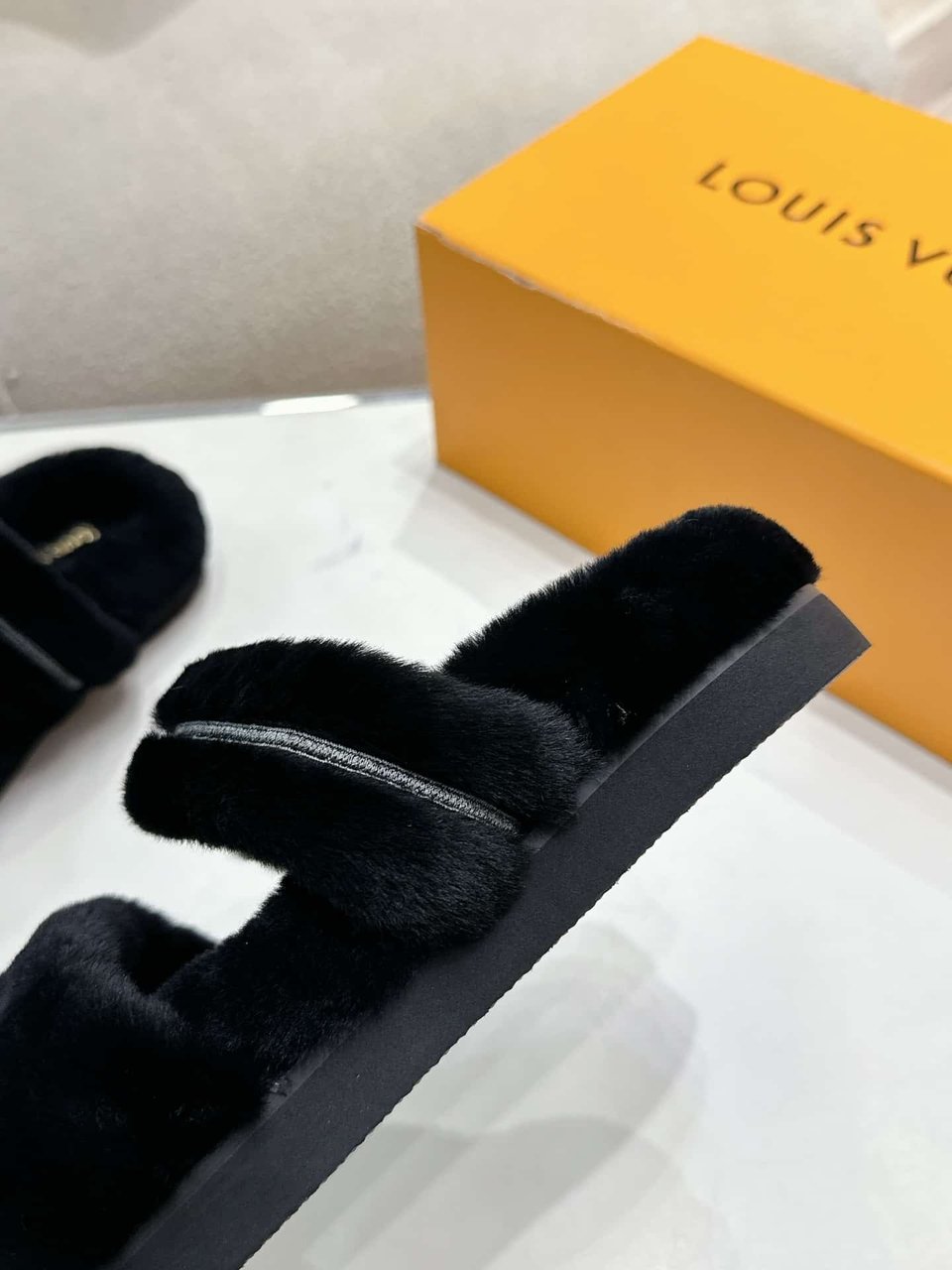 Louis Vuitton Lv Sunset Flat Comfort Mule Shearling Noir1 1Adc65 view 7