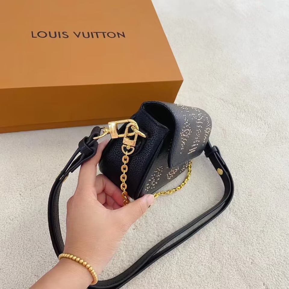 Louis Vuitton Wallet On Chain Ivy Black 22Cm M82653 view 9